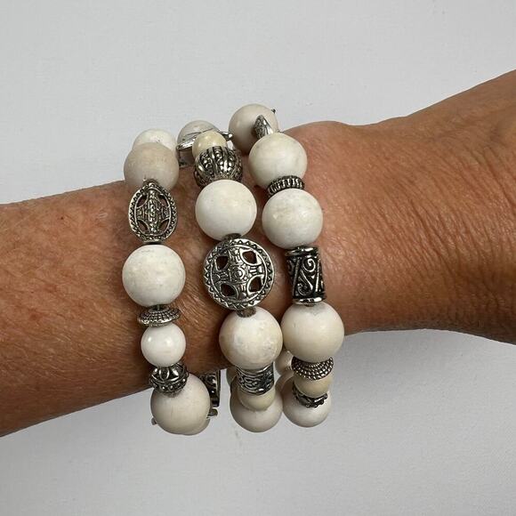 Handmade coil Beaded bracelet Chalky White Silver Tone Leaf End Caps - Picture 3 of 7